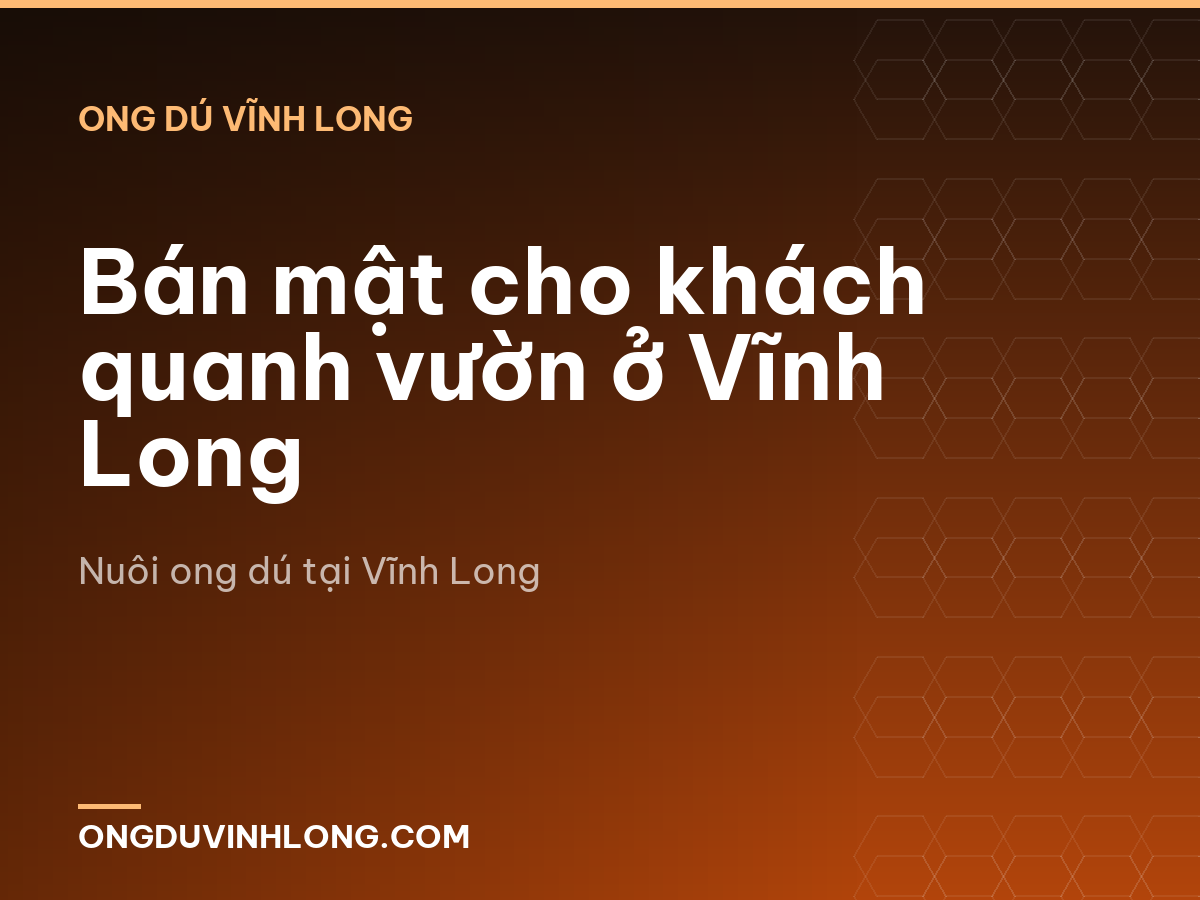 Bán mật cho khách quanh vườn ở Vĩnh Long